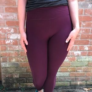 Fabletics High-Waisted Mesh Burgundy Capri